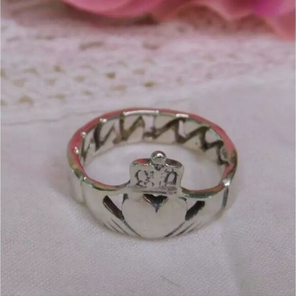 Claddagh Sterling Silver Ring Irish Heart in Your Hands - Picture 2 of 9